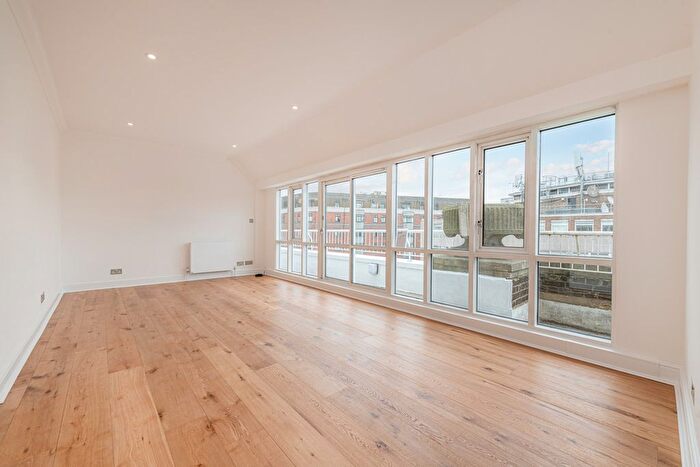 3 Bedroom Flat For Sale In Edgware Road, London, W2