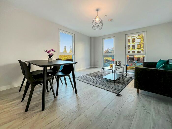 2 Bedroom Flat To Rent In Block E, Victoria Riverside, Leeds City Centre, LS10