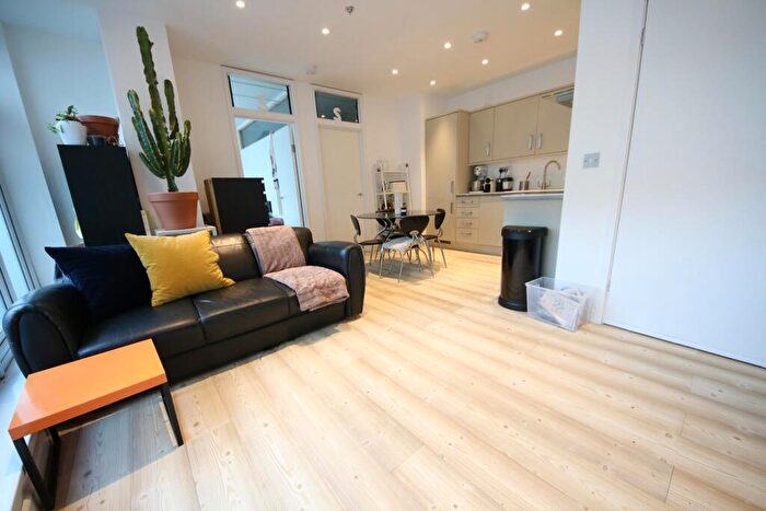 2 Bedroom Apartment To Rent In Mowlem Street, London, E2