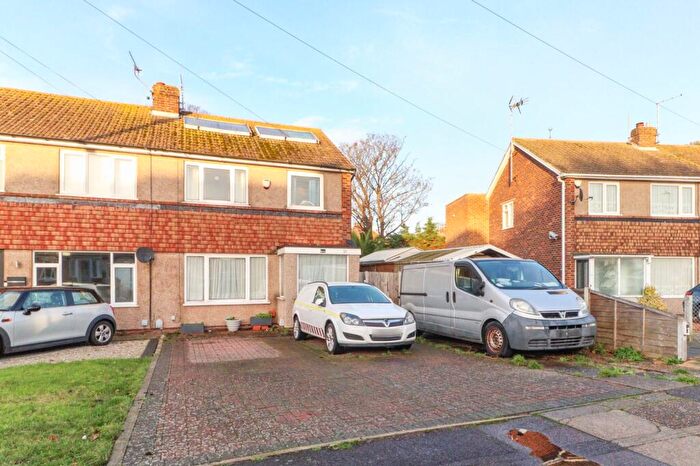 3 Bedroom Semi-Detached House For Sale In Alicia Avenue, Margate, Kent, CT9