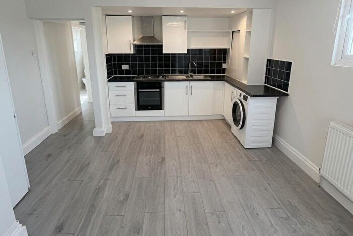 2 Bedroom Flat To Rent In Aston Mews, Chadwell Heath, RM6