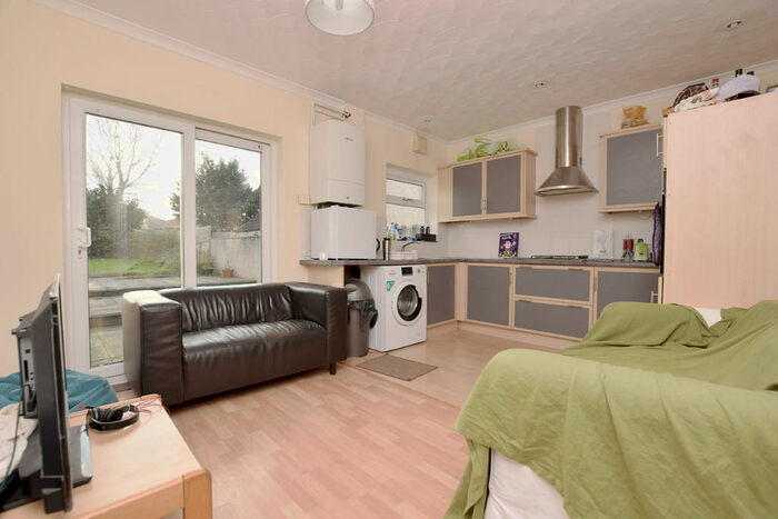 6 Bedroom Semi-Detached House To Rent In Wades Road, Filton, BS34