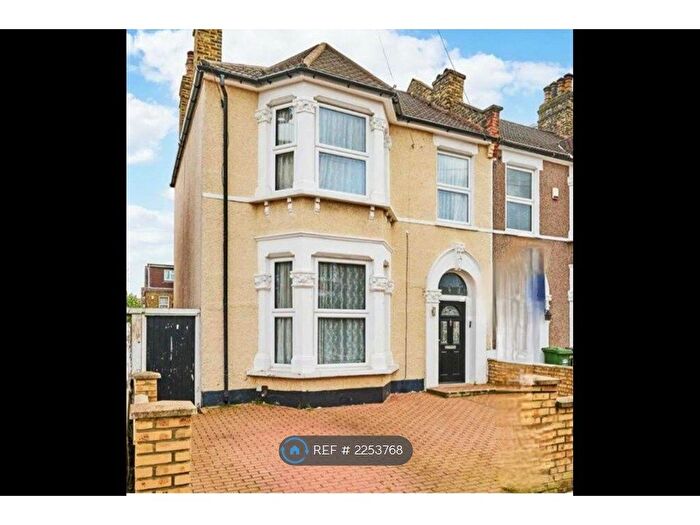 3 Bedroom End Of Terrace House To Rent In Ardgowan Road, London, SE6