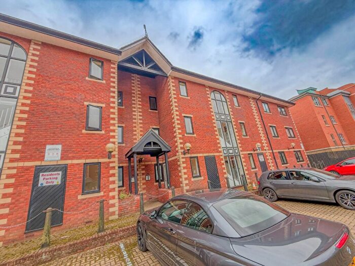 2 Bedroom Apartment To Rent In Redcliff Backs, Bristol, Somerset, BS1