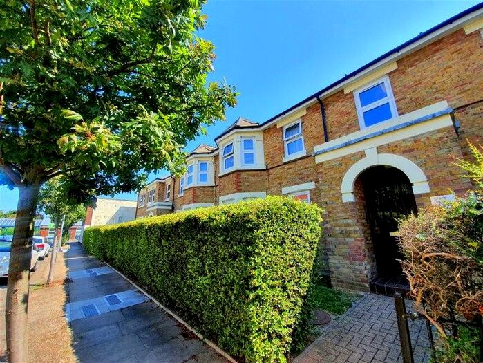 2 Bedroom Flat To Rent In Parkland Court, Stratford, E15
