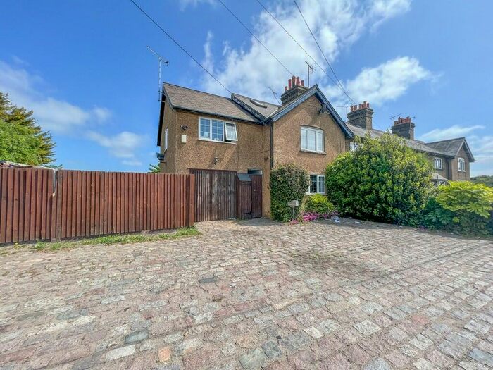 4 Bedroom Cottage For Sale In Fleet Hall Cottages, Sutton Road, Rochford, SS4
