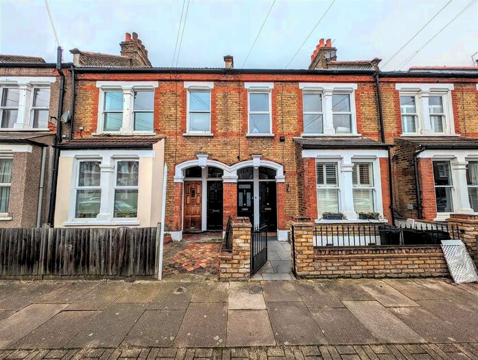 2 Bedroom Maisonette To Rent In Balvernie Grove, London, SW18