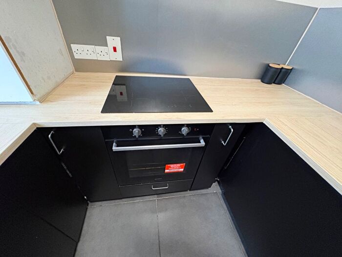 2 Bedroom Flat To Rent In King Street, Finchley, N2