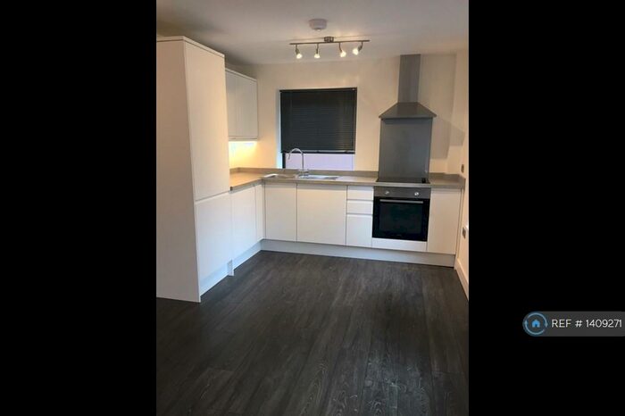 1 Bedroom Flat To Rent In South Street, Epsom, KT18