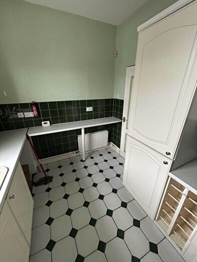 2 Bedroom Flat For Sale In Hawthorns, Arncliffe Rise, OL4