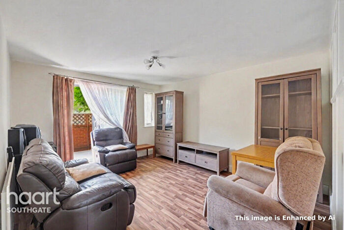 2 Bedroom Apartment For Sale In Nightingale Road, London, N22