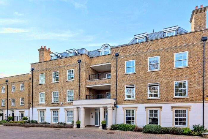 1 Bedroom Flat To Rent In Queens Road, Weybridge, Surrey, KT13