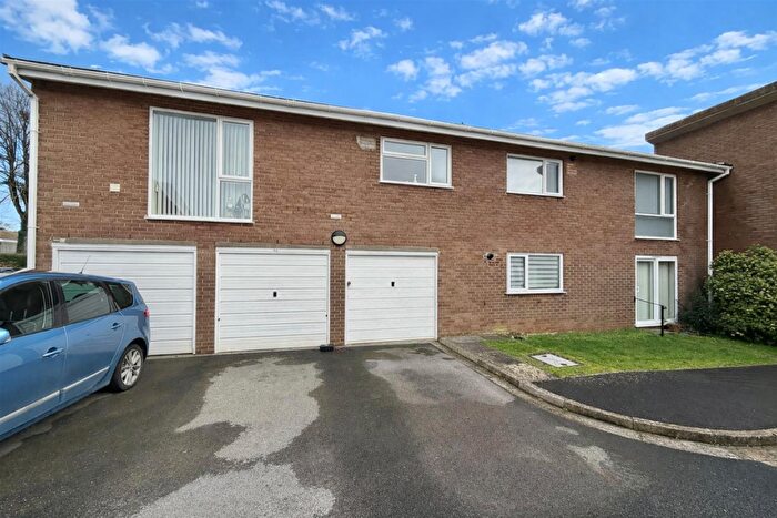 1 Bedroom Flat For Sale In Pennine Gardens, Weston Hillside - Garage & Parking, BS23