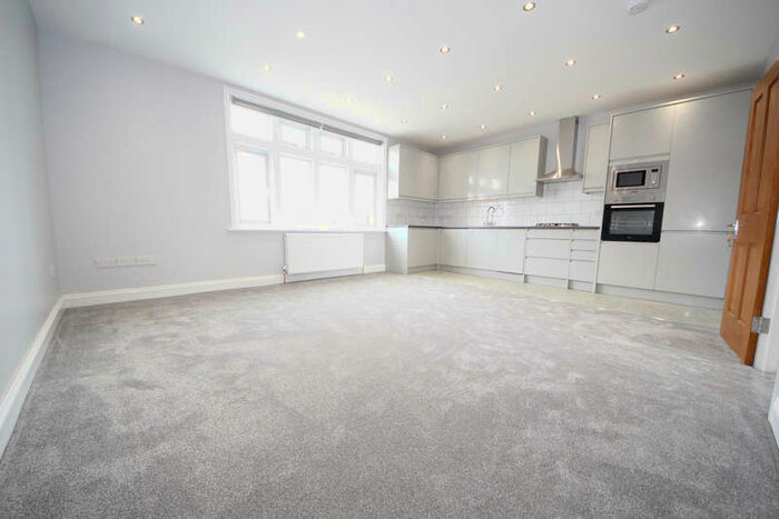 2 Bedroom Flat To Rent In Green Lanes, Winchmore Hill N21