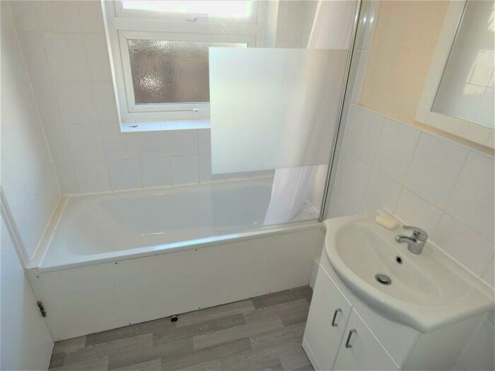 4 Bedroom Terraced House To Rent In Torrens Road, Stratford, London, E15