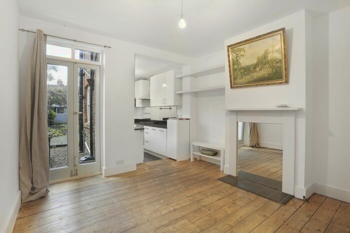 3 Bedroom Semi-Detached House To Rent In Drummond Rd, Guildford, GU1