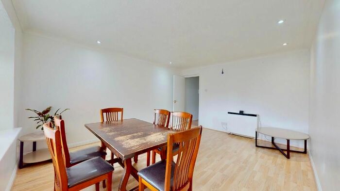 2 Bedroom Flat To Rent In Rossetti Road, London, SE16