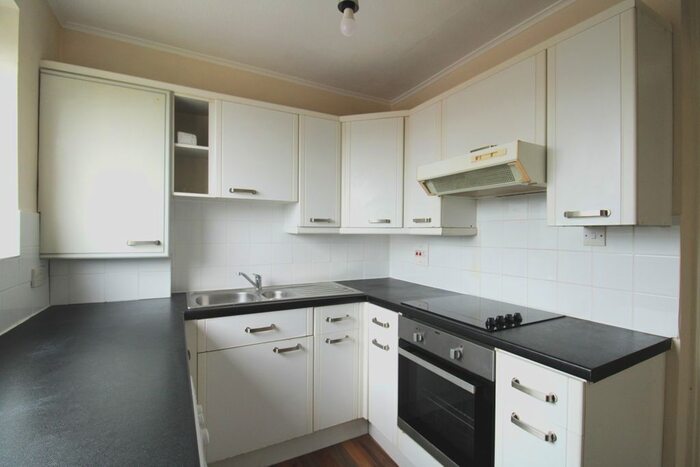 2 Bedroom Flat To Rent In Seymour Villas, London, SE20