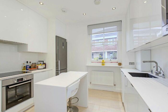 2 Bedroom Flat To Rent In Kensington Hall Gardens, Beaumont Avenue, London, W14