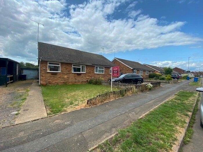 2 Bedroom Bungalow To Rent In Bishops Drive, Kettering, NN15