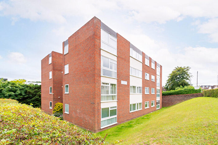 2 Bedroom Flat For Sale In Pampisford Road, Purley, CR8