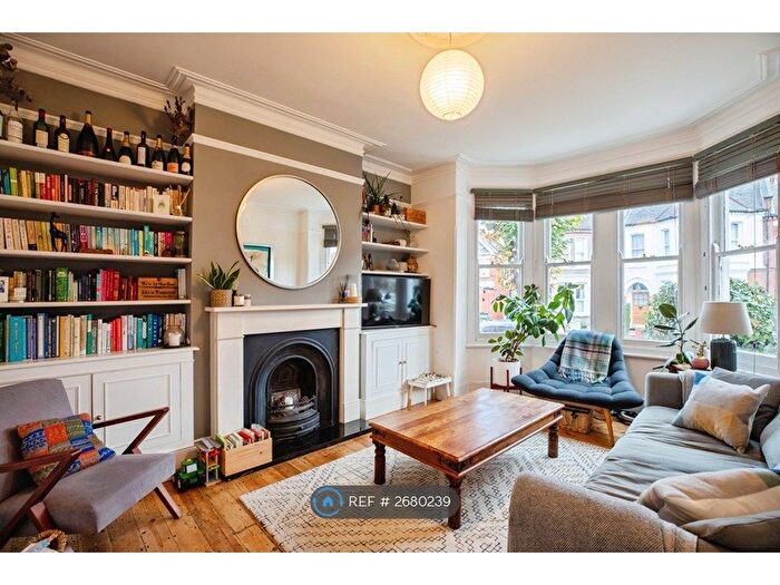 3 Bedroom Flat To Rent In Harborough Road, London, SW16
