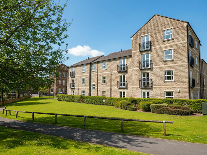 2 Bedroom Apartment To Rent In Broom Mills Road, Farsley, LS28