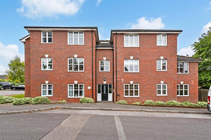 2 Bedroom Apartment For Sale In Carpenters Court, Vincent Drive, Andover, SP10