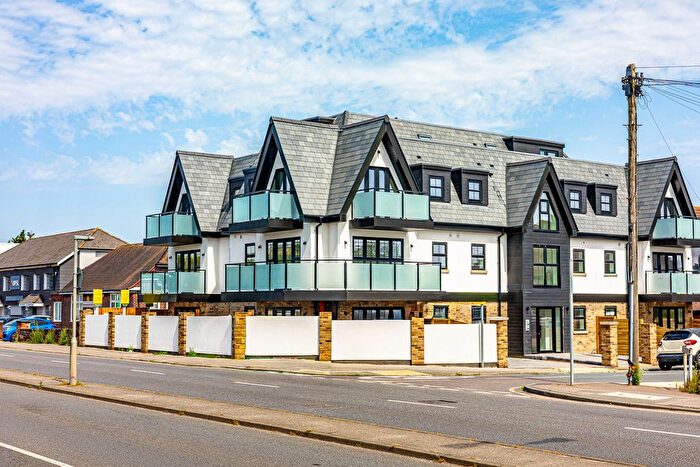 2 Bedroom Flat For Sale In Hall Crescent, Benfleet, SS7