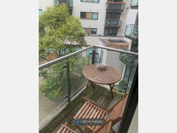 1 Bedroom Flat To Rent In Charterhouse Sq A Clerkenwell Road, London, EC1M