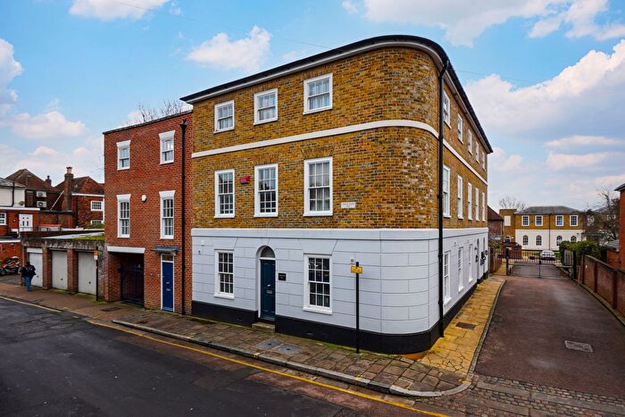 1 Bedroom Flat To Rent In Orchard Street, CT2