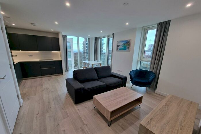 2 Bedroom Apartment To Rent In Hartingtons Court, N4