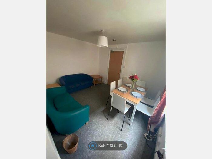 3 Bedroom Semi-Detached House To Rent In Hawthorn Way, Cambridge, CB4