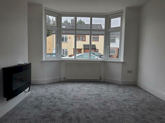 3 Bedroom House To Rent In Blundell Road, LU3