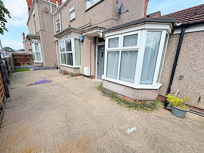 2 Bedroom Flat For Sale In Welholme Road, Grimsby, N.E. Lincs, DN32