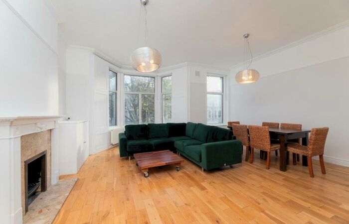 3 Bedroom Apartment To Rent In Hall Road, St John's Wood, London, NW8