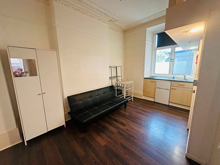 Studio To Rent In Kenton Road, Harrow, HA1