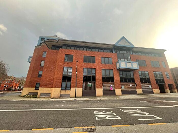 1 Bedroom Apartment To Rent In Clarence Street, Swindon, SN1