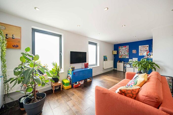 1 Bedroom Flat For Sale In Willesden Lane, Brondesbury Park, NW6