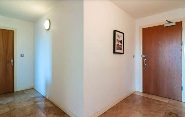2 Bedroom Apartment To Rent In City Tower, Limeharbour, E14