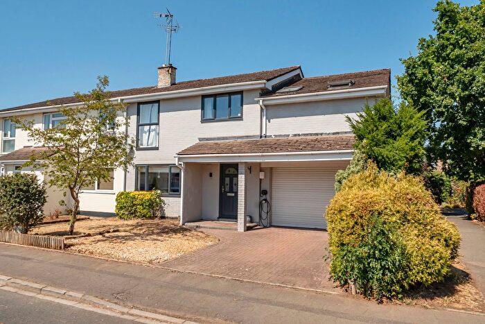 4 Bedroom Semi-Detached House For Sale In Cowley Way, Sutton Benger, SN15