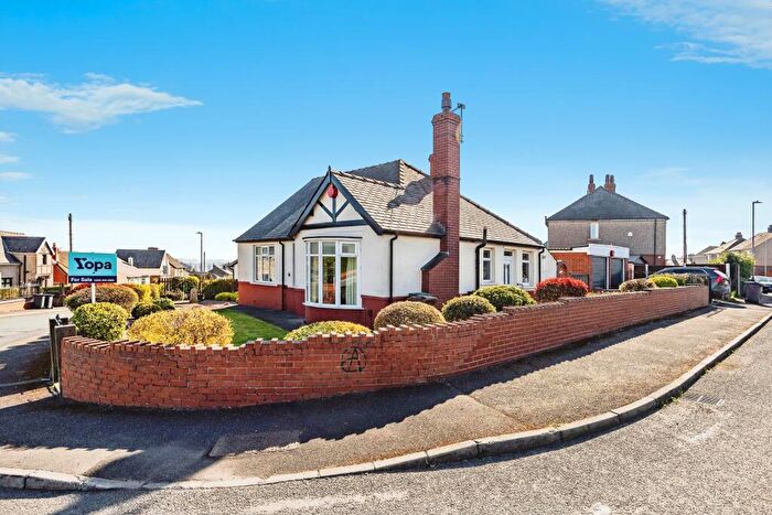 3 Bedroom Detached Bungalow For Sale In Tom Lane, Huddersfield, HD4