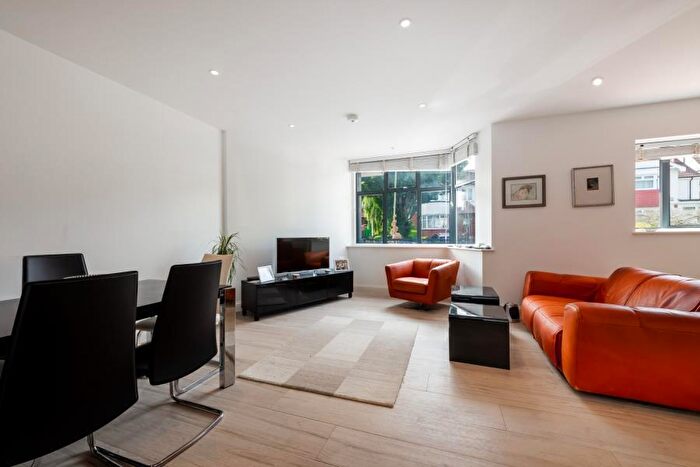 2 Bedroom Apartment To Rent In Middleton Road, Golders Green, NW11