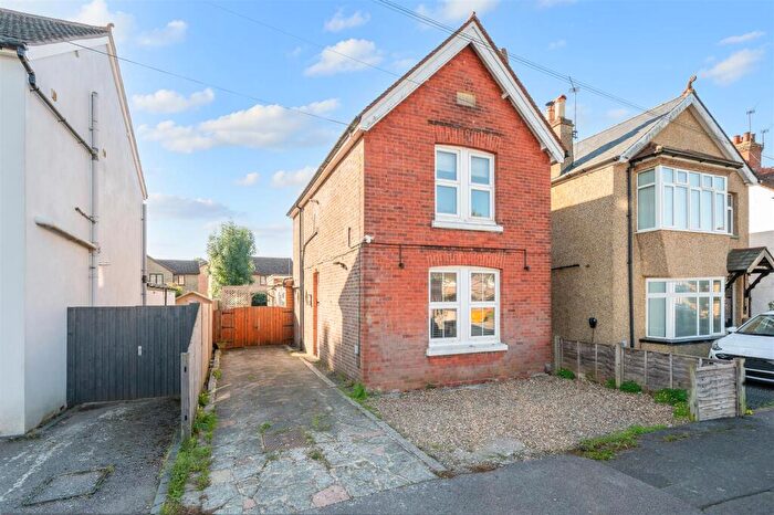 3 Bedroom Detached House For Sale In Lyme Regis Road, Banstead, SM7