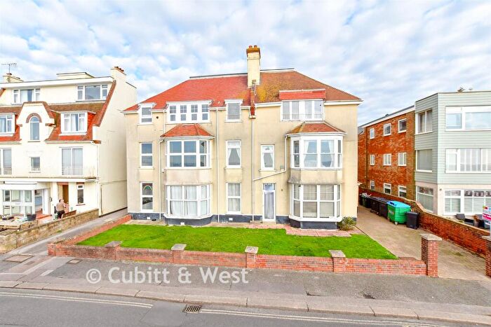 1 Bedroom Flat For Sale In Marine Drive West, Bognor Regis, West Sussex, PO21