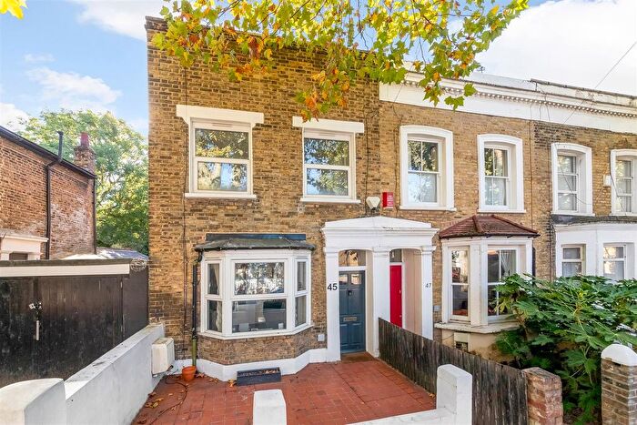 3 Bedroom End Of Terrace House For Sale In Chadwick Road, Peckham, London, SE15