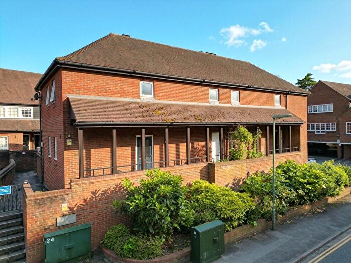 1 Bedroom Flat For Sale In Summer Road, Burton Court Summer Road, KT7