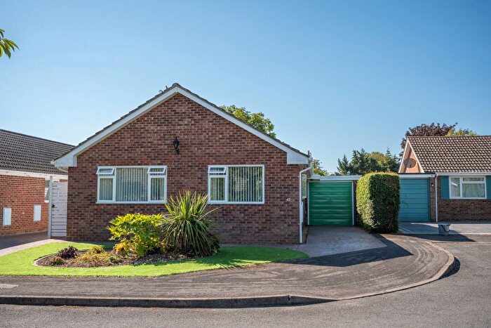 3 Bedroom Bungalow For Sale In Wrights Close, South Wonston, Winchester, SO21