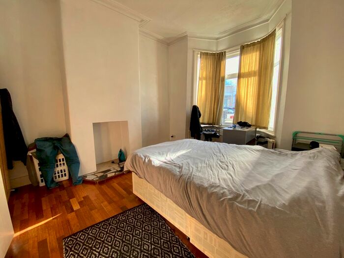 4 Bedroom End Of Terrace House To Rent In Lyndhurst Road, Wood Green N22