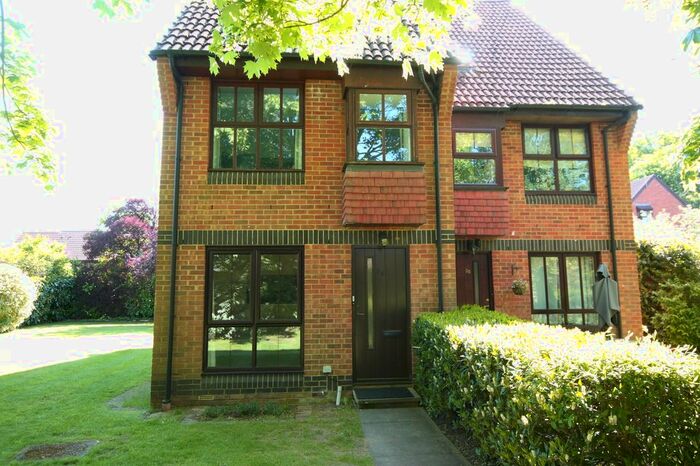 1 Bedroom Flat To Rent In Badgers Close, Woking, GU21